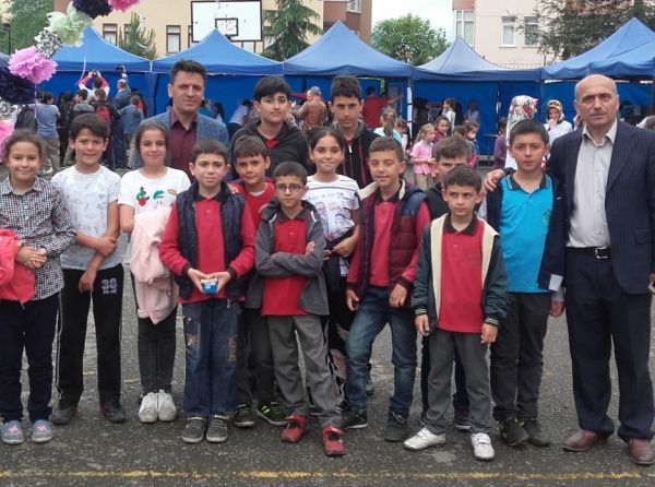 Okulumuz Öğrencileri Trabzon Arsin Atatürk Ortaokulundaki Bilim Fuarını Ziyaret Etti.